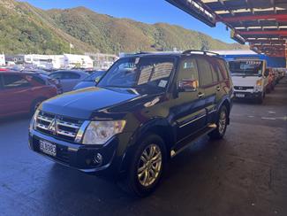 2012 Mitsubishi Pajero - Thumbnail