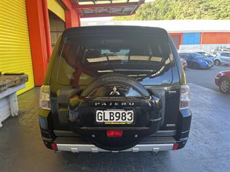 2012 Mitsubishi Pajero - Thumbnail