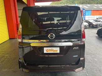 2016 Nissan Serena - Thumbnail