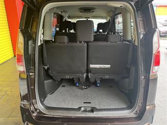 2016 Nissan Serena - Thumbnail