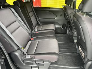 2016 Nissan Serena - Thumbnail