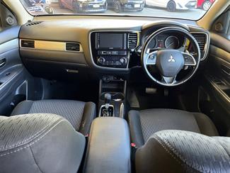2014 Mitsubishi Outlander - Thumbnail