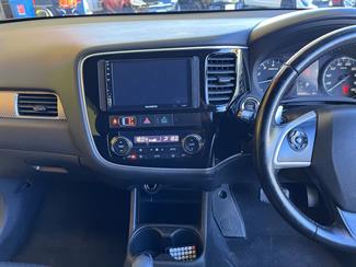 2014 Mitsubishi Outlander - Thumbnail