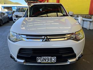 2014 Mitsubishi Outlander - Thumbnail