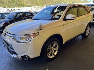 2014 Mitsubishi Outlander - Thumbnail