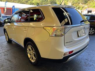 2014 Mitsubishi Outlander - Thumbnail