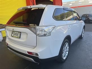2014 Mitsubishi Outlander - Thumbnail