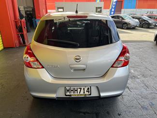 2011 Nissan Tiida - Thumbnail