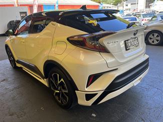 2017 Toyota C-Hr - Thumbnail