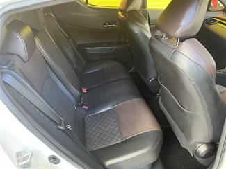 2017 Toyota C-Hr - Thumbnail