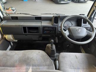 2003 Nissan Atlas - Thumbnail