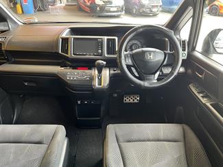 2012 Honda STEPWAGON - Thumbnail