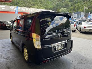 2012 Honda STEPWAGON - Thumbnail