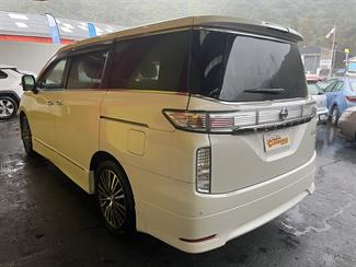 2015 Nissan ELGRAND - Thumbnail