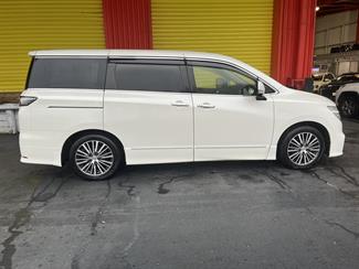 2015 Nissan ELGRAND - Thumbnail