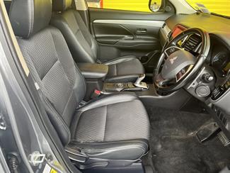 2014 Mitsubishi Outlander - Thumbnail