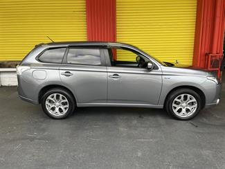 2014 Mitsubishi Outlander - Thumbnail