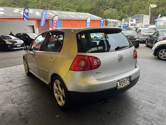 2005 Volkswagen Golf - Thumbnail
