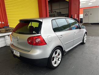 2005 Volkswagen Golf - Thumbnail