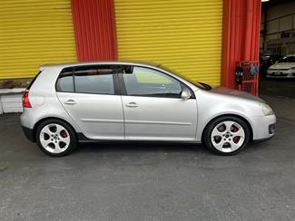 2005 Volkswagen Golf - Thumbnail