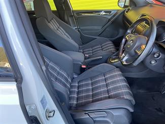2012 Volkswagen Golf - Thumbnail