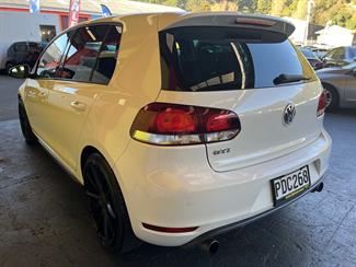 2012 Volkswagen Golf - Thumbnail