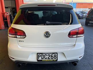 2012 Volkswagen Golf - Thumbnail
