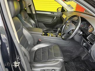 2015 Volkswagen Touareg - Thumbnail