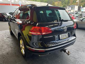 2015 Volkswagen Touareg - Thumbnail