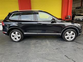 2015 Volkswagen Touareg - Thumbnail
