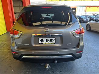 2015 Nissan pathfinder - Thumbnail