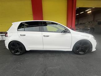 2011 Volkswagen Golf - Thumbnail