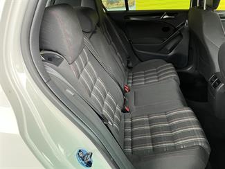 2011 Volkswagen Golf - Thumbnail