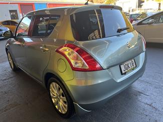 2011 Suzuki Swift - Thumbnail