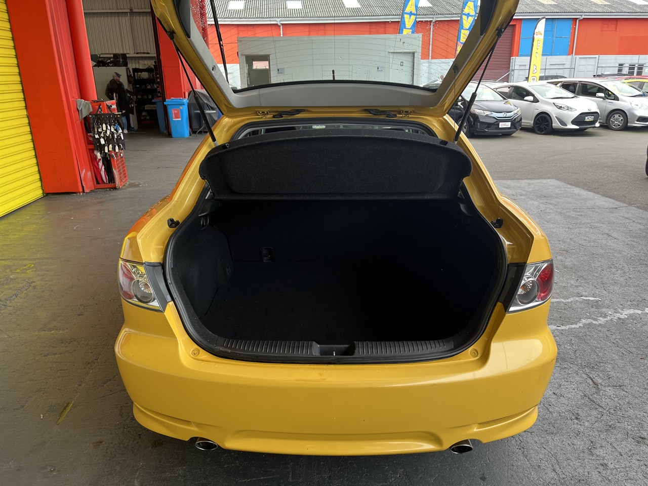 2004 Mazda Atenza