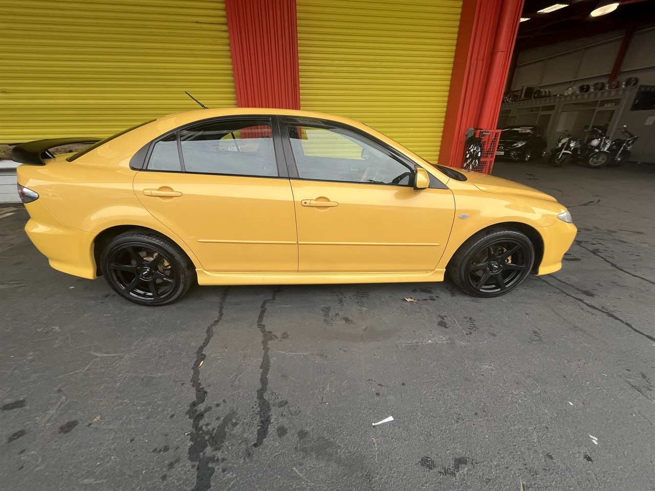 2004 Mazda Atenza