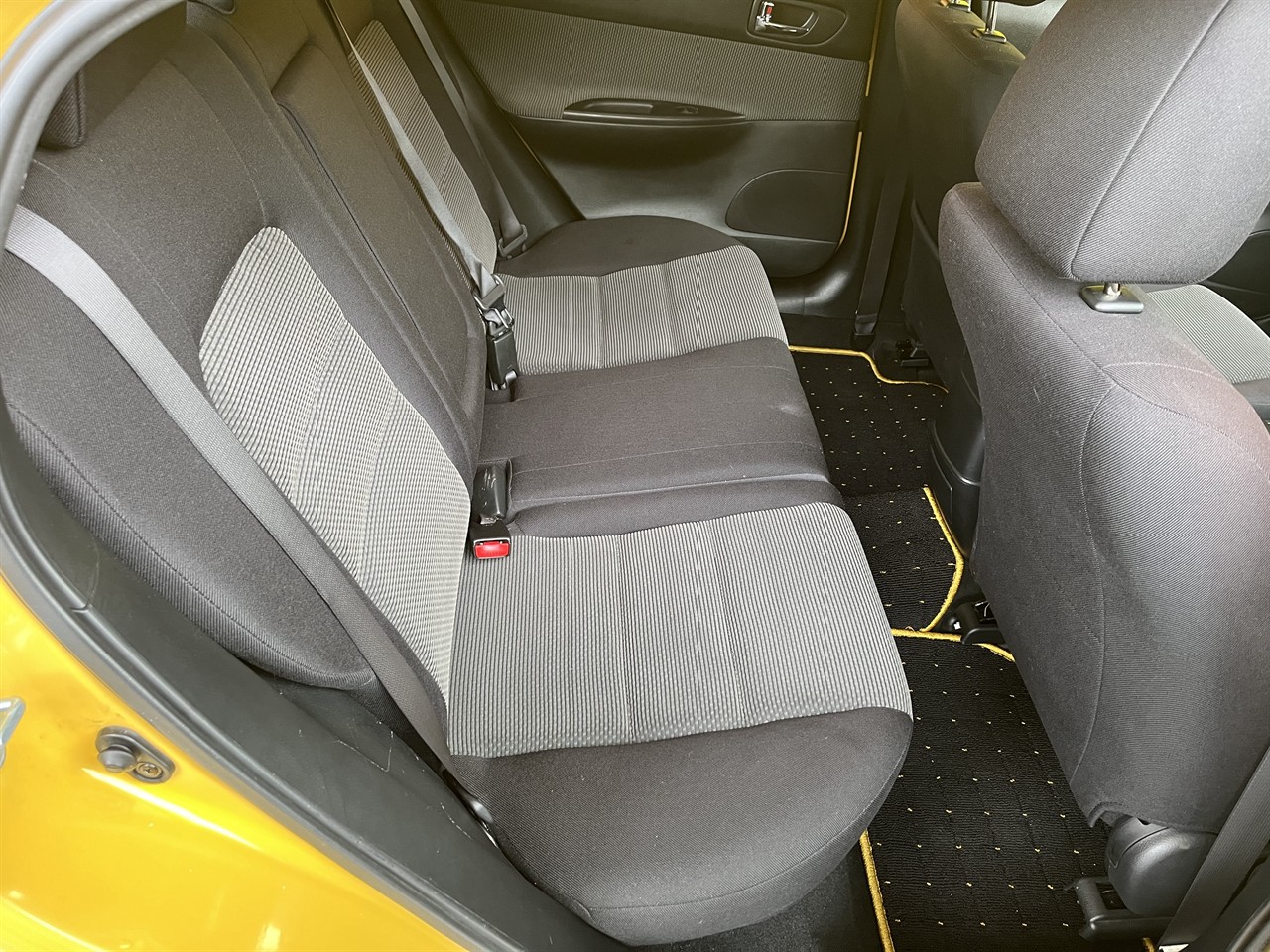 2004 Mazda Atenza