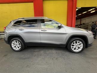2017 Jeep Cherokee - Thumbnail