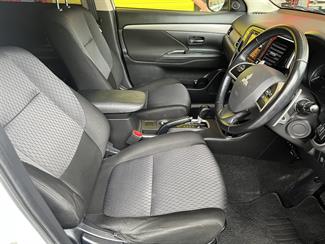 2013 Mitsubishi Outlander - Thumbnail