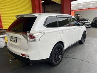 2013 Mitsubishi Outlander - Thumbnail