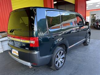 2013 Mitsubishi DELICA - Thumbnail