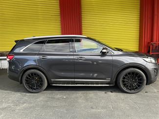 2017 Kia Sorento - Thumbnail