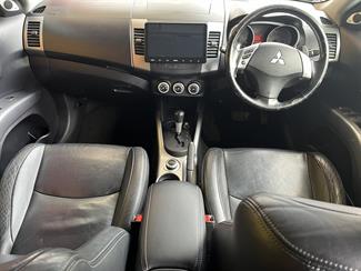 2006 Mitsubishi Outlander - Thumbnail