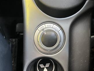 2006 Mitsubishi Outlander - Thumbnail