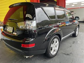2006 Mitsubishi Outlander - Thumbnail