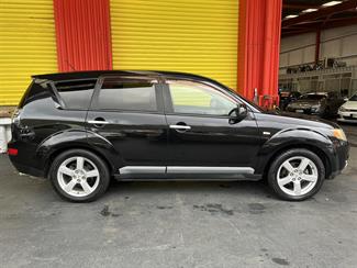 2006 Mitsubishi Outlander - Thumbnail