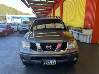 2010 Nissan Navara - Thumbnail