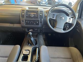 2010 Nissan Navara - Thumbnail
