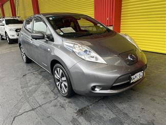 2017 Nissan LEAF - Thumbnail