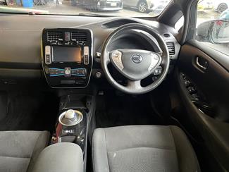 2017 Nissan LEAF - Thumbnail